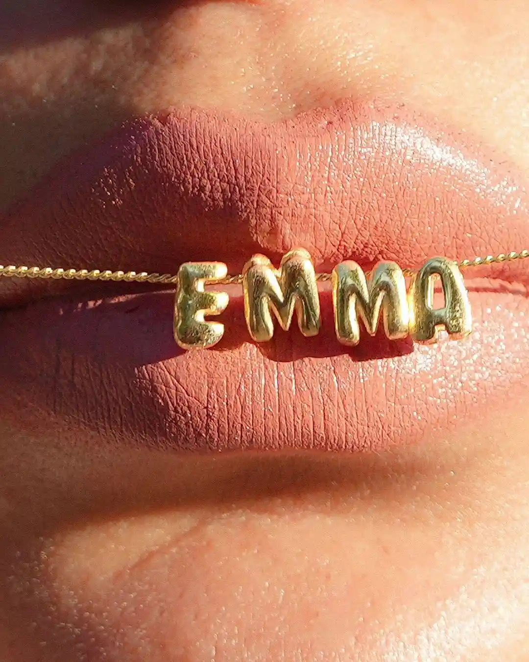 Bubble bokstavshalsband
